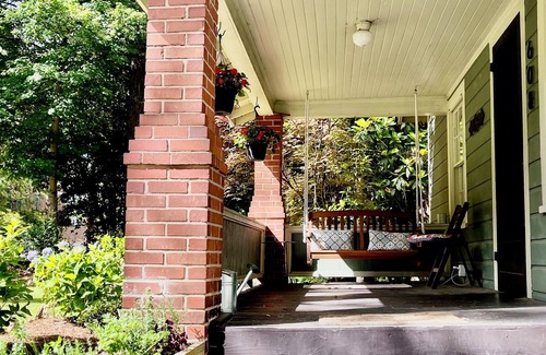 Aberdeen House | Charming 2-bedroom cottage in Aberdeen with AC