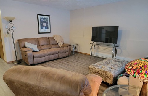 Fairbanks Apartment | Charming 2-bedroom duplex apartment with WiFi in Fairbanks