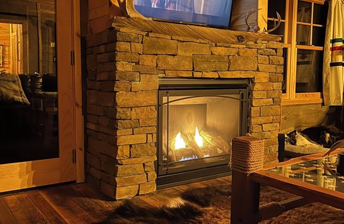Eveleth Cottage | Charming 2-bedroom Enchanting Lake home with Rustic feel! Guest cabin n Sauna