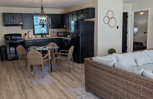 Rosendale Apartment | Charming 2-bedroom fully furnished apartment near Oshkosh WI