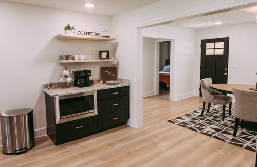 Batesville House | Charming 2-bedroom house in Batesville steps From Lyon