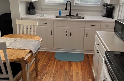 Rich Creek House | Charming 2-bedroom house with WiFi, AC in tranquil Rich Creek.