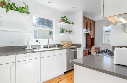 Eastside Santa Cruz House | Charming 2 Bedroom Home - 5 min from beach!