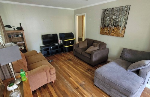 West Point House | Charming 2-bedroom house with WiFi and AC in beautiful West Point