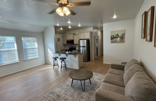 Chickasha House | Charming 2-bedroom house with WiFi, AC in wonderful Chickasha