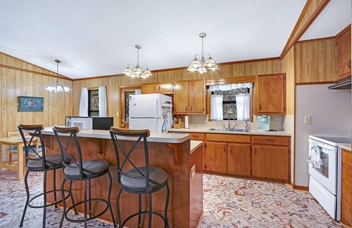 Wimberley House | Charming 2 bedroom house in the heart of Downtown Wimberley! Walk to the Square!