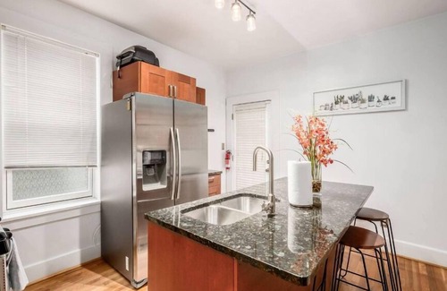 Victorian Village House | Charming 2-bedroom house Perfect Location Heart of Short North-Free parking