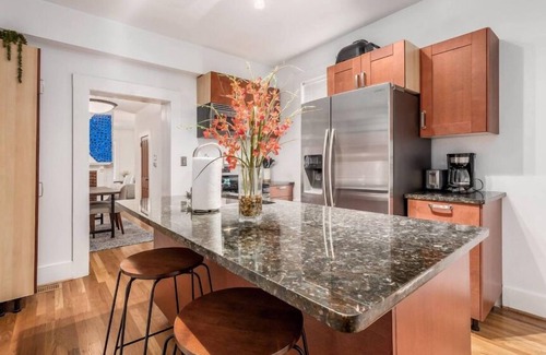 Victorian Village House | Charming 2-bedroom house Perfect Location Heart of Short North-Free parking