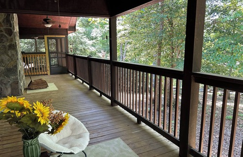 Franklin House | Charming 2-bedroom house in Franklin NC with Bonus apartment above the garage