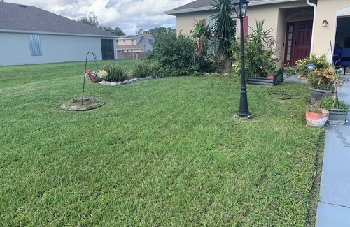 Port Malabar House | Charming 2-bedroom house with WiFi and AC in Palm Bay