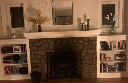 University City House | Charming 2-bedroom house within walking distance to Washu and Downtown Clayton
