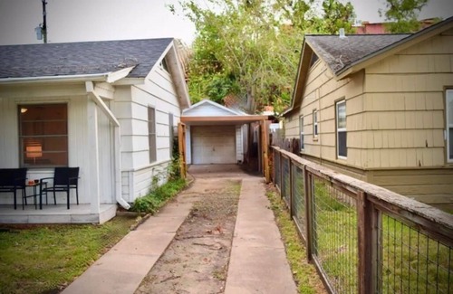Greater Heights House | Charming 2-bedroom house in brilliant Houston with AC, WiFi