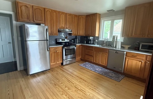 Devon House | Charming 2-bedroom house with WiFi, AC in delightful Milford