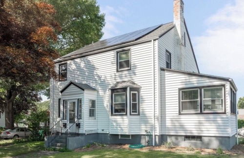 Devon House | Charming 2-bedroom house with WiFi, AC in delightful Milford