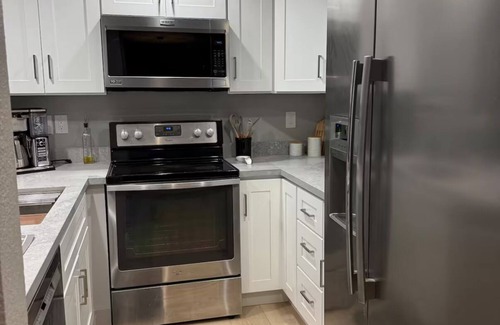 Modesto House | Charming 2-bedroom house with AC in Modesto