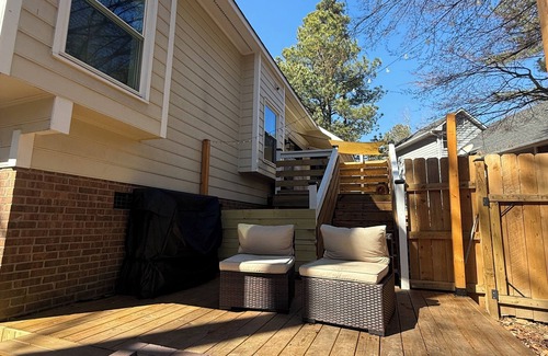 East Raleigh House | Charming 2-bedroom house with AC, WiFi less than 3 miles to downtown Raleigh.