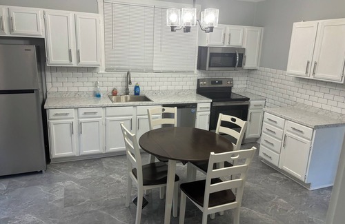 Reading House | Charming 2-bedroom house in superb Reading with WiFi, AC