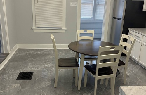 Reading House | Charming 2-bedroom house in superb Reading with WiFi, AC