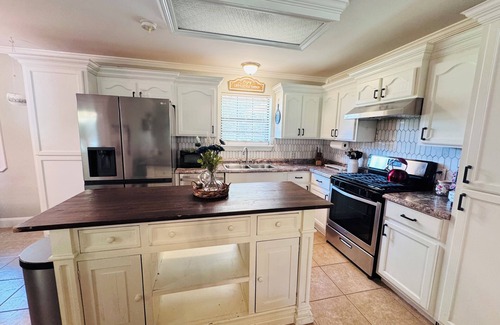 Independence House | Charming 2-bedroom house in Tickfaw with AC