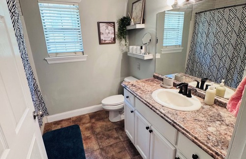 Independence House | Charming 2-bedroom house in Tickfaw with AC