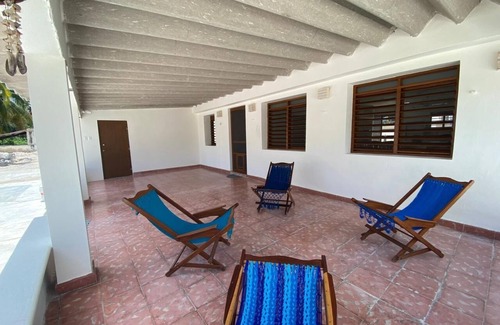 Sisal House | Charming 2-bedroom house with AC, WiFi in welcoming Sisal