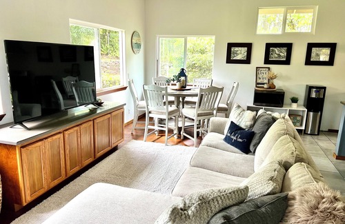 Keaau House | Charming 2-bedroom house in peaceful Keaau with WiFi, AC