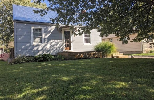 Muncie House | Charming 2-bedroom house north of Ball State University
