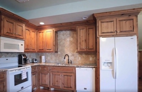 Hoyt Cabin | Charming 2-bedroom lake cabin apartment with AC and WiFi on Eufaula lake