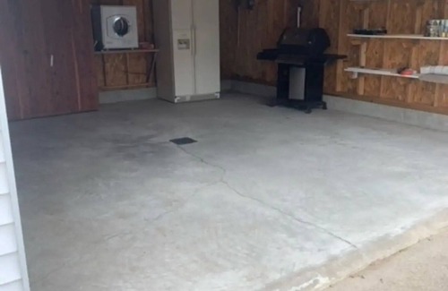 Au Gres Cottage | Charming 2-bedroom riverfront cottage in tranquil Au Gres with WiFi, AC