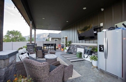 Ardenvoir House | Charming 2-bedroom shop house on the beautiful Columbia River