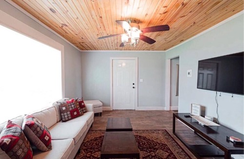 Evansville House | Charming 2-bedroom townhome with fenced backyard in fabulous Evansville.