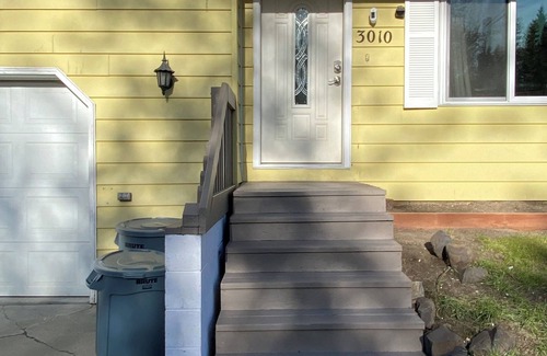 Fairbanks House | Charming 2-bedroom townhouse in lovely Fairbanks with Wi-Fi and Heated Garage