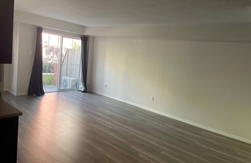 Oakville House | Charming 2-bedroom townhome with AC and WiFi in Oakville