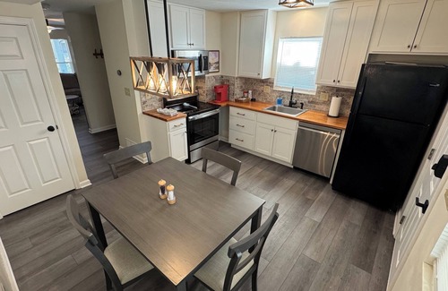 University District House | Charming 2-Bedroom Townhome with WiFi and AC in fantastic Columbus