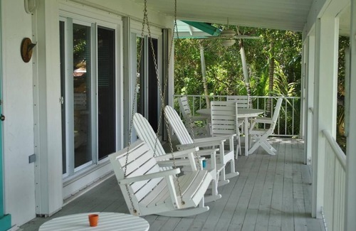 Islamorada House | Charming 2 Bedroom Upstairs Home with Bay Views