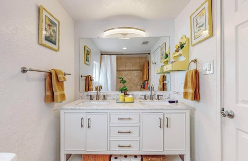 Sawmill Area House | Charming 2-bedroom bungalow in beautiful Albuquerque w/AC, WiFi, great location.