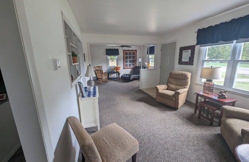 Bloomington House | Charming 2-bedroom house with WiFi, AC in brilliant Bloomington
