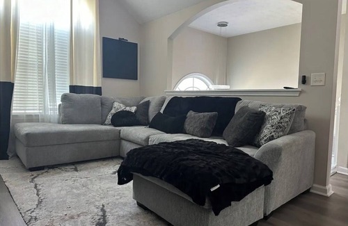 Fayetteville House | Charming 2-bedroom in Fayetteville with heated pool and green egg!