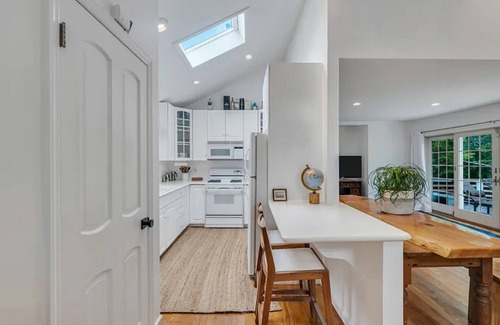 Hampton Bays House | Charming 2-bedroom renovated Eco house with WiFi, AC, in Shinnecock Hills