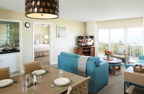 Marco Island Resort | Charming 2-bedroom resort with fitness room and AC in Marco Island