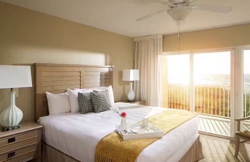 Marco Island Resort | Charming 2-bedroom resort with fitness room and AC in Marco Island