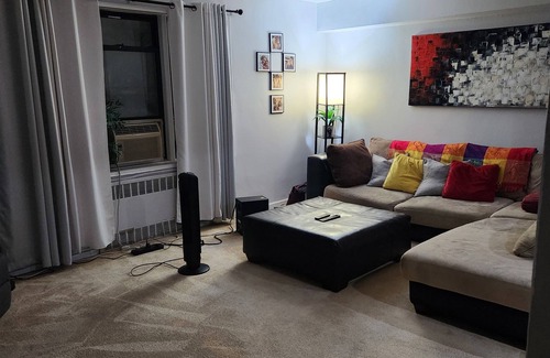 North Side Apartment | Charming 2-bedroom apartment in lovely Mount Vernon with free parking on site