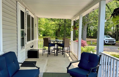 Port Austin Cottage | Charming 2-bedroom cottage steps away from the beach, restaurants, and downtown