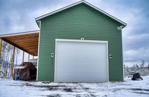 St. Maries House | Charming 2-bedroom barn in Saint Maries with AC, fitness room, WiFi
