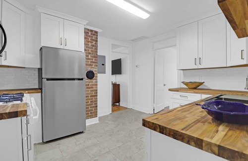 Summerville Cottage | Charming 2-bedroom cottage in Historic Downtown Summerville