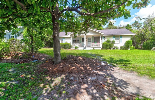 Summerville Cottage | Charming 2-bedroom cottage in Historic Downtown Summerville
