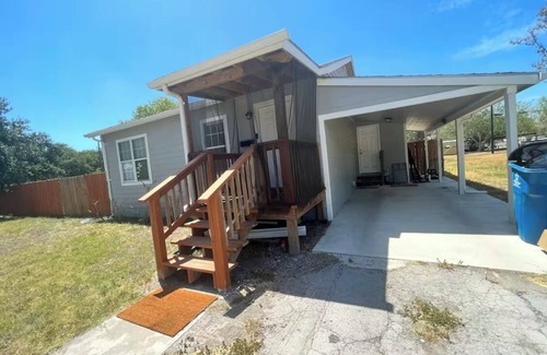 Three Rivers House | Charming 2-bedroom house with AC, WiFi in wonderful Three Rivers