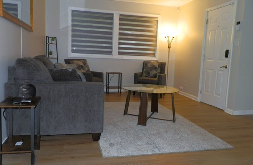 Eagan Park Villa | Charming 2-bedroom villa with WiFi, AC in beautiful Eagan Park area.