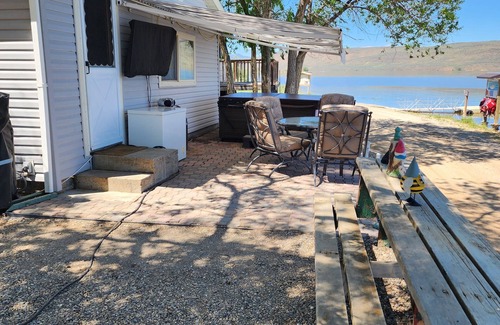 Bellevue Cabin | Charming 2 bedroom waterfront cabin at West Magic Id. 83352 with hot tub.