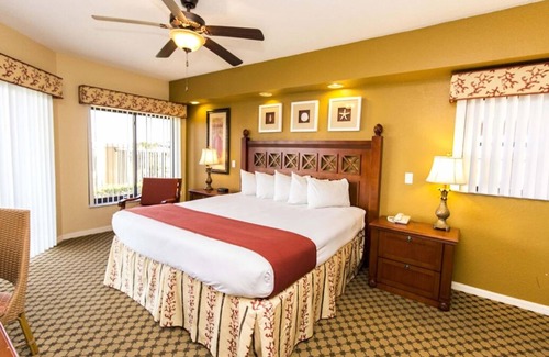 Florida Center Condo | Charming 2 BR condo with fitness rm, Jacuzzi, Full Kitchen, AC in lovely Orlando